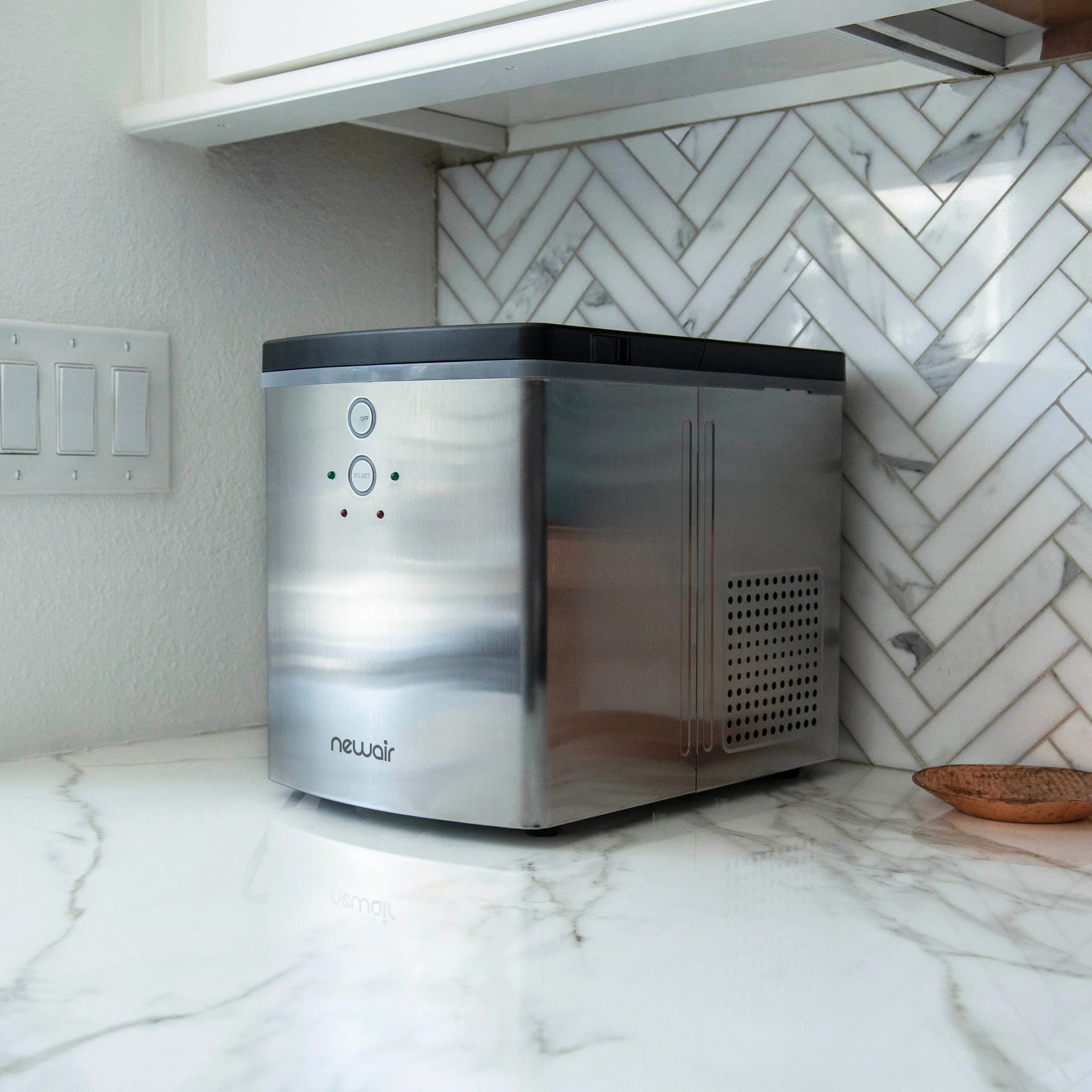 Newair Countertop Ice Maker. Bullet Ice, 33 lbs/day - Black