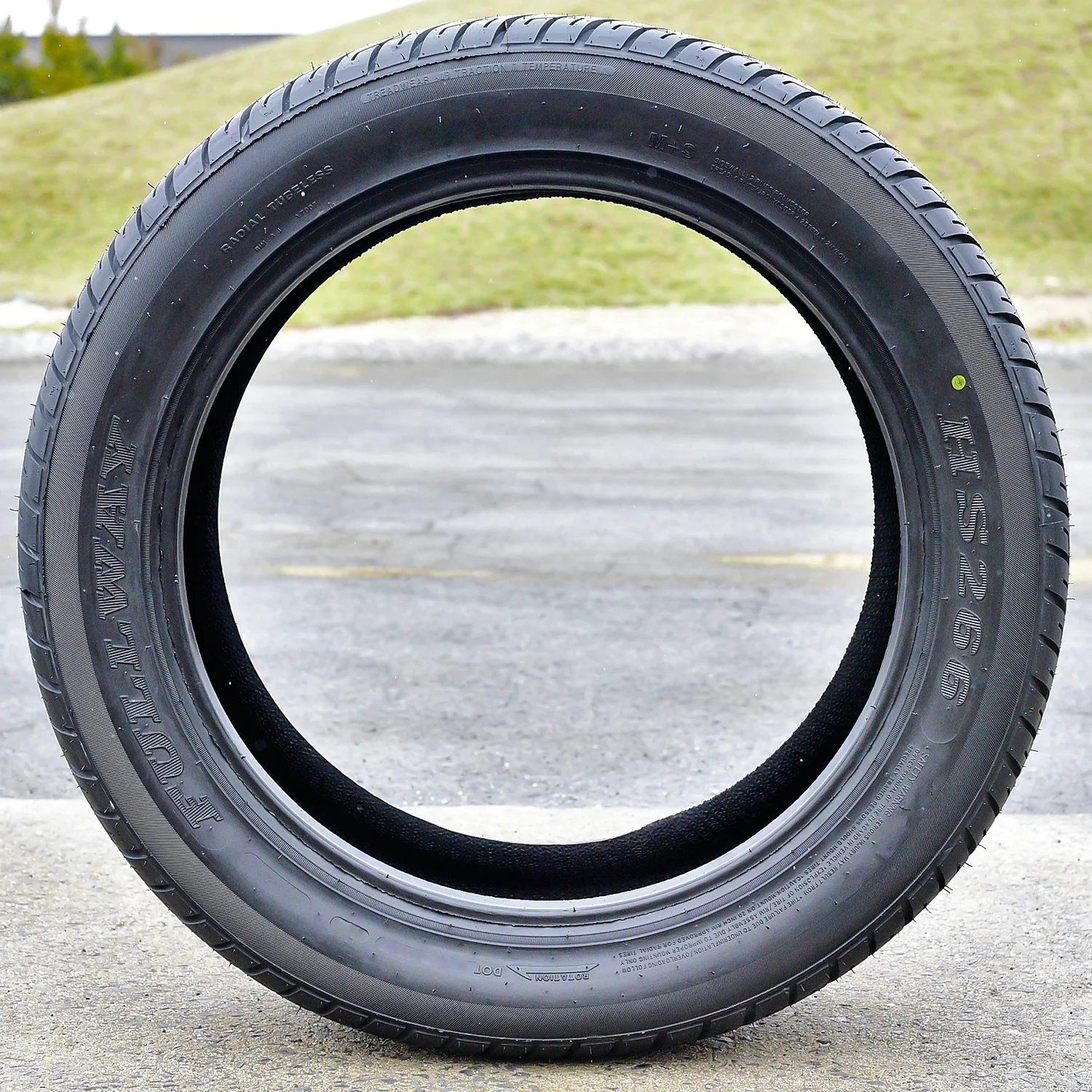 Set of 4 HS266 285/45R22 114V XL Performance a/s All Season Tires Image 4