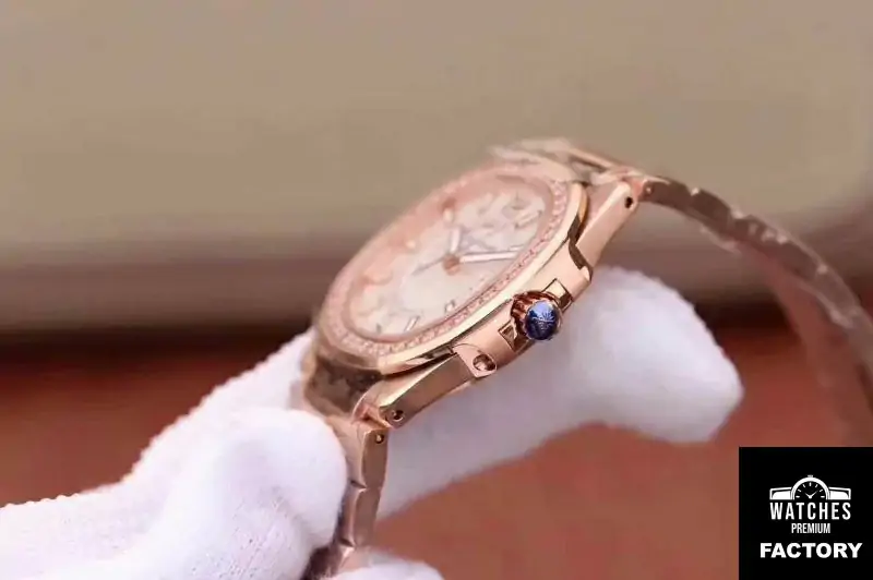 Patek Philippe Nautilus Ladies 7010 / 1R-011 Silver Dial