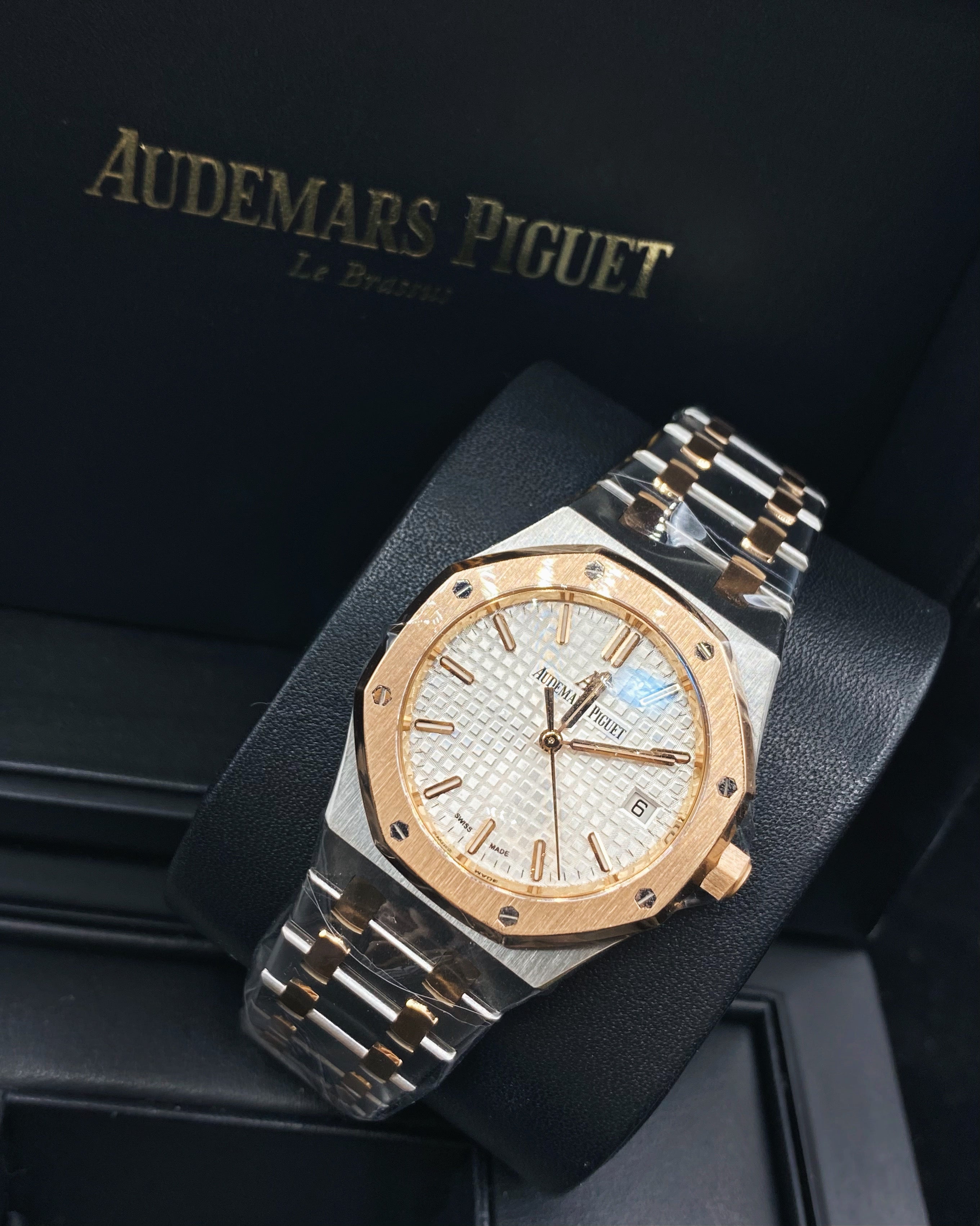 【Super Clone】Audemars Piguet Royal Oak Selfwinding Silver dial, 37mm, Steel and 18k Rose gold,