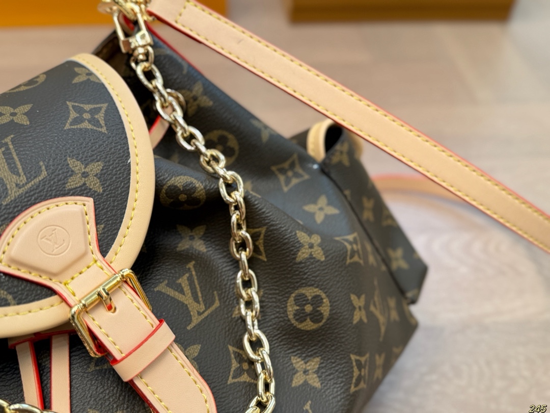 Louis new arrival vintage chain bag size: 31*22 cm