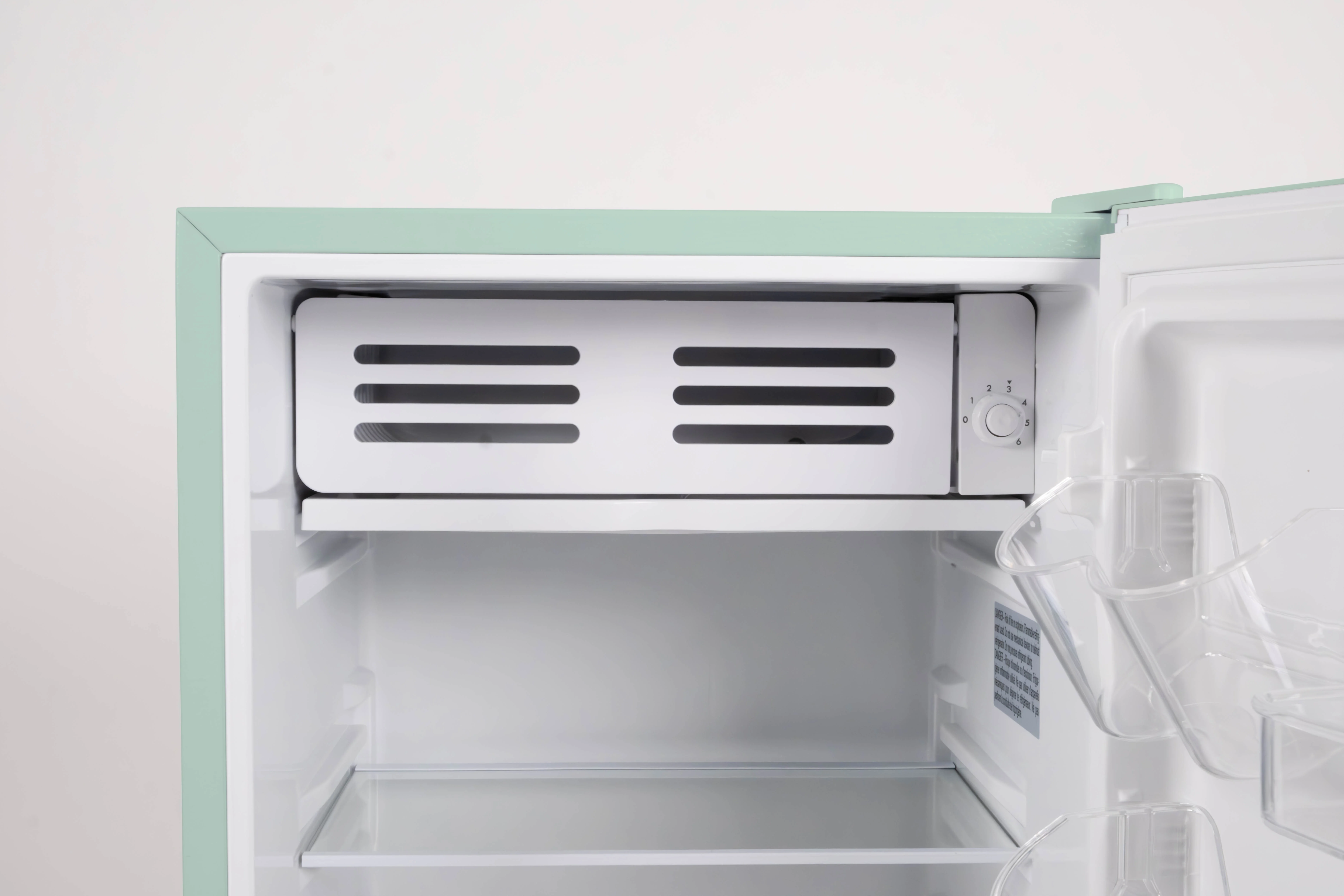 3.1 cu. ft. retro compact fridge built-in side bottle opener W: 18.9" x L: 17.95" X H: 33.27" (Sage)(Green) - Image 5