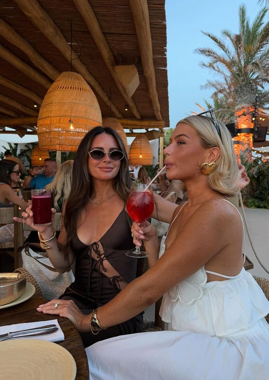Blouse blanche à manches volantées pour femmes