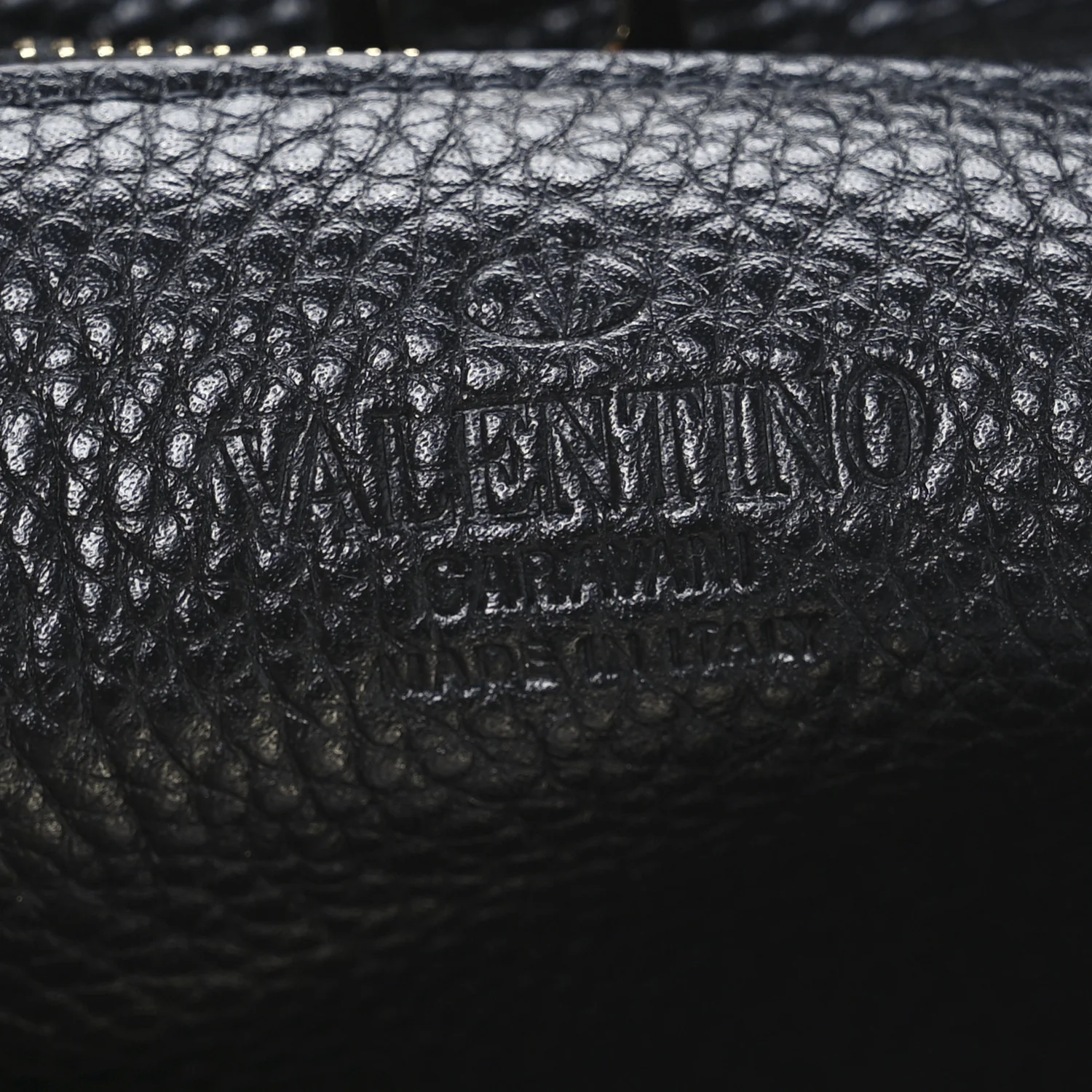 Pebbled Calfskin Mini Rockstud Flip-Lock Messenger Bag Black
