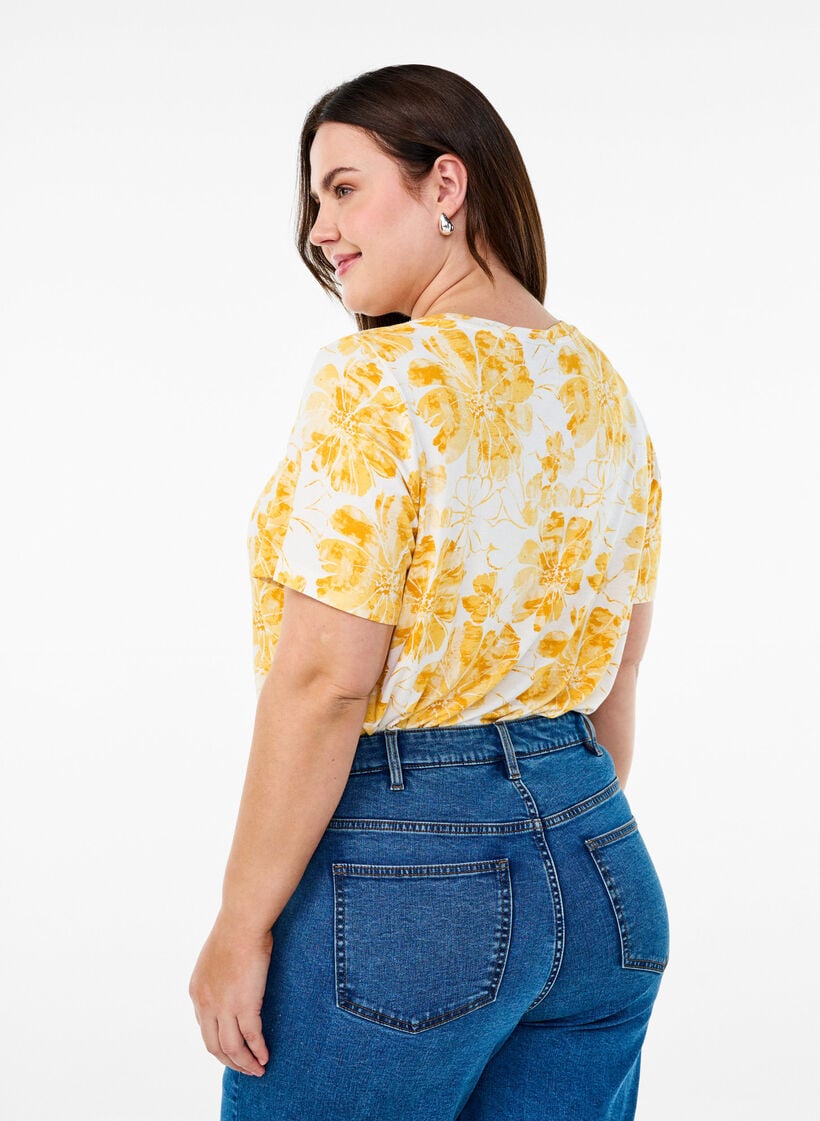 Zizzi T-shirt with floral print