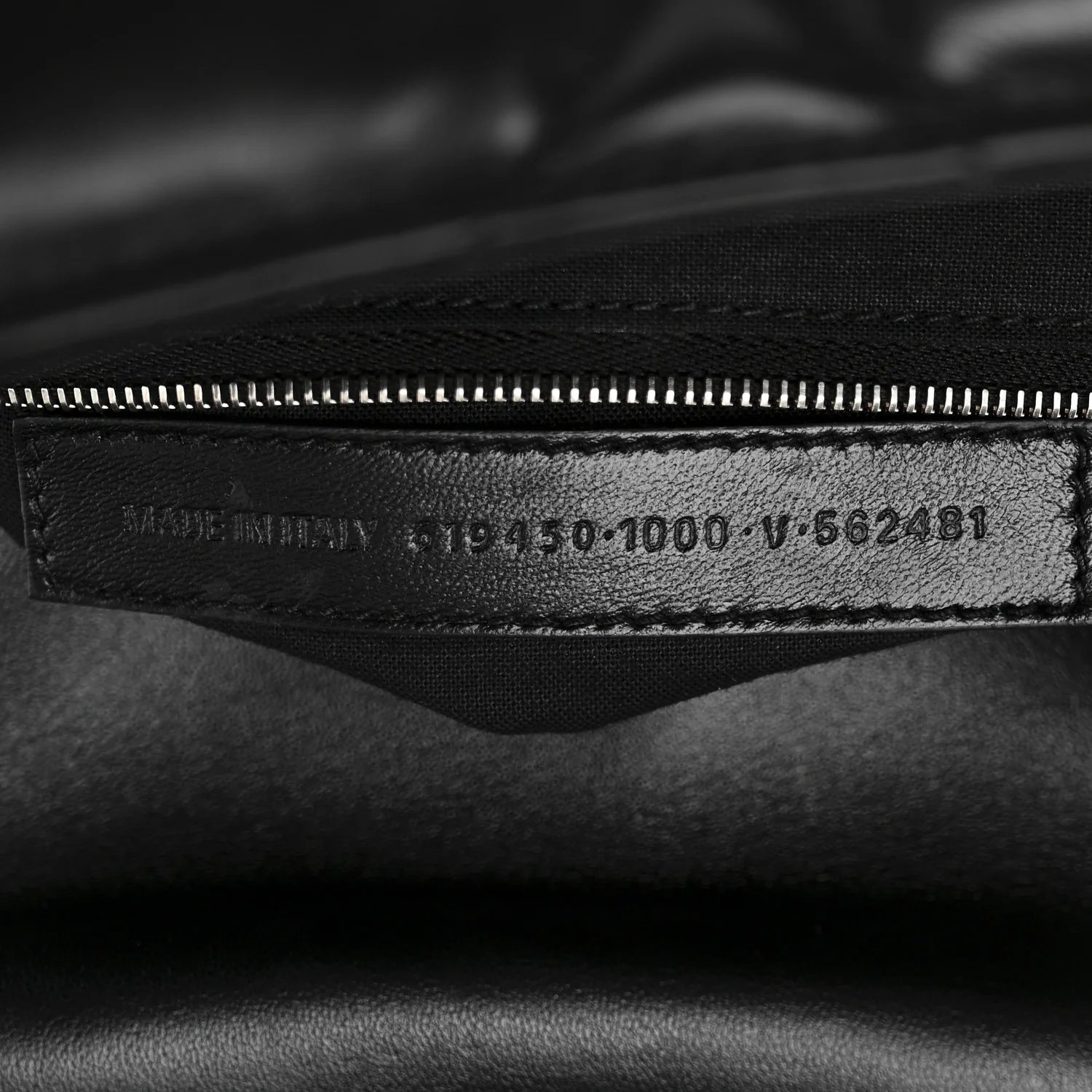 Nappa Calfskin Quilted Touch B Puffy Clutch Black