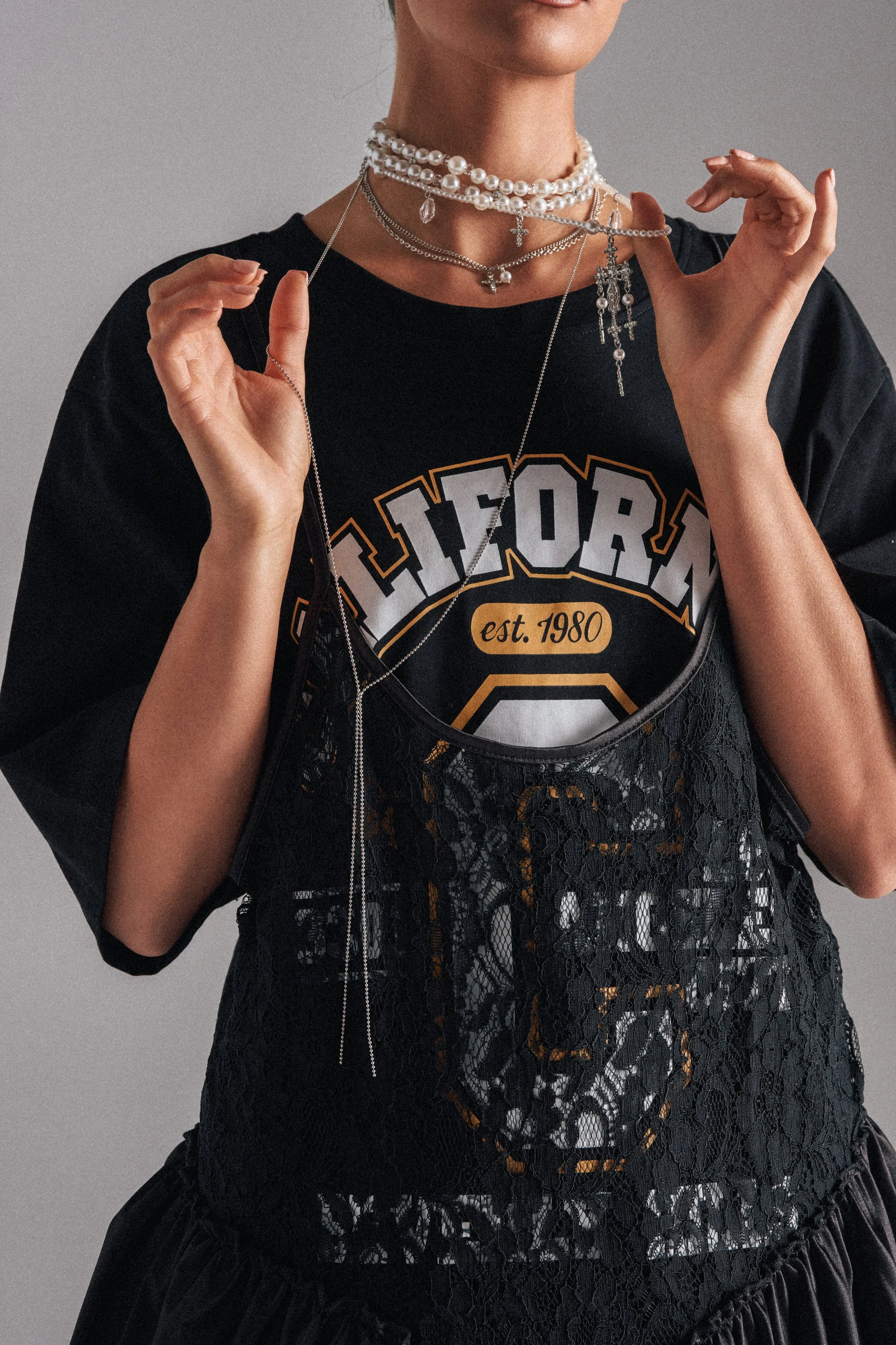 HERE FOR THE VIBES NECKLACE - Akira Store