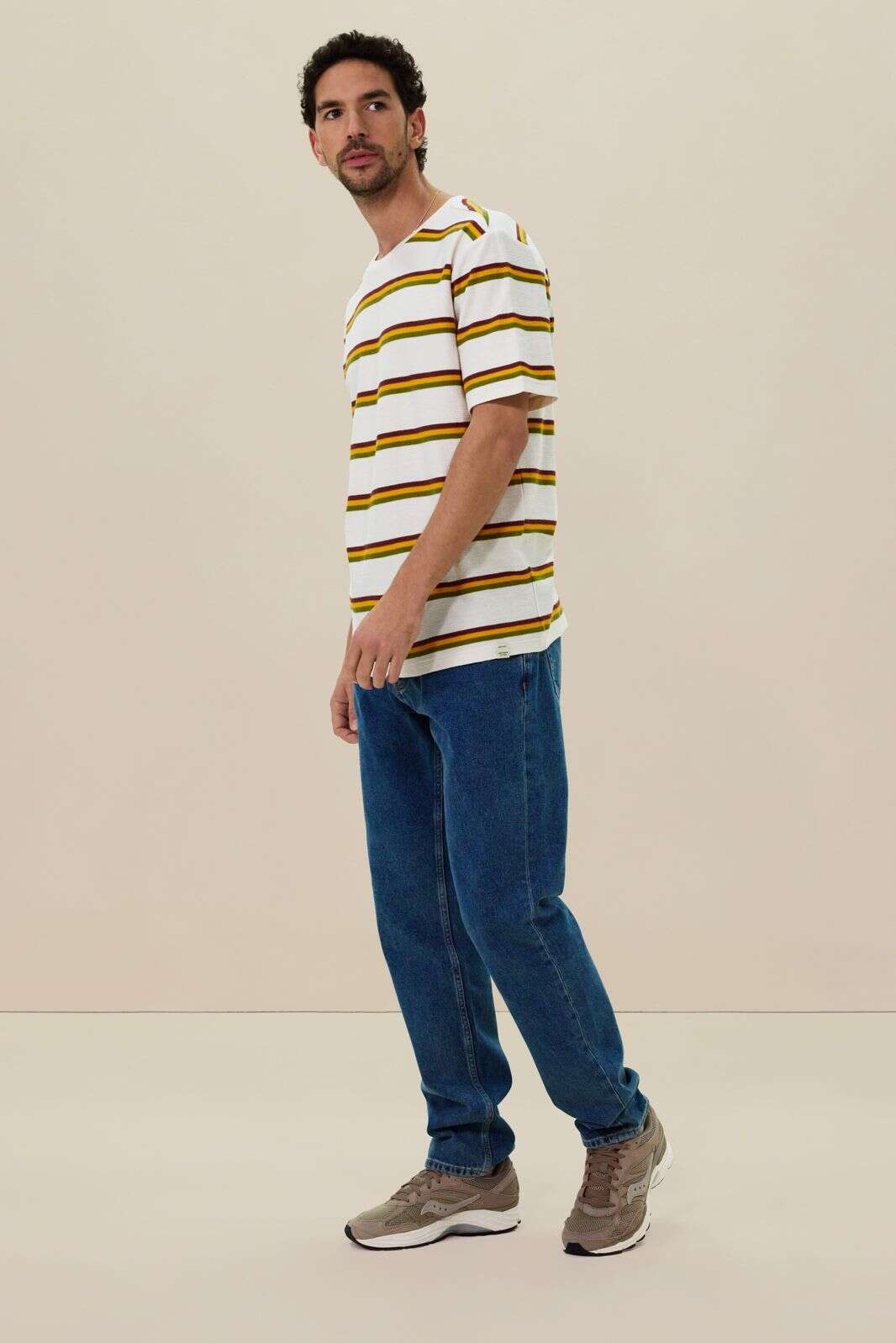 Wit t-shirt met multicolour strepen