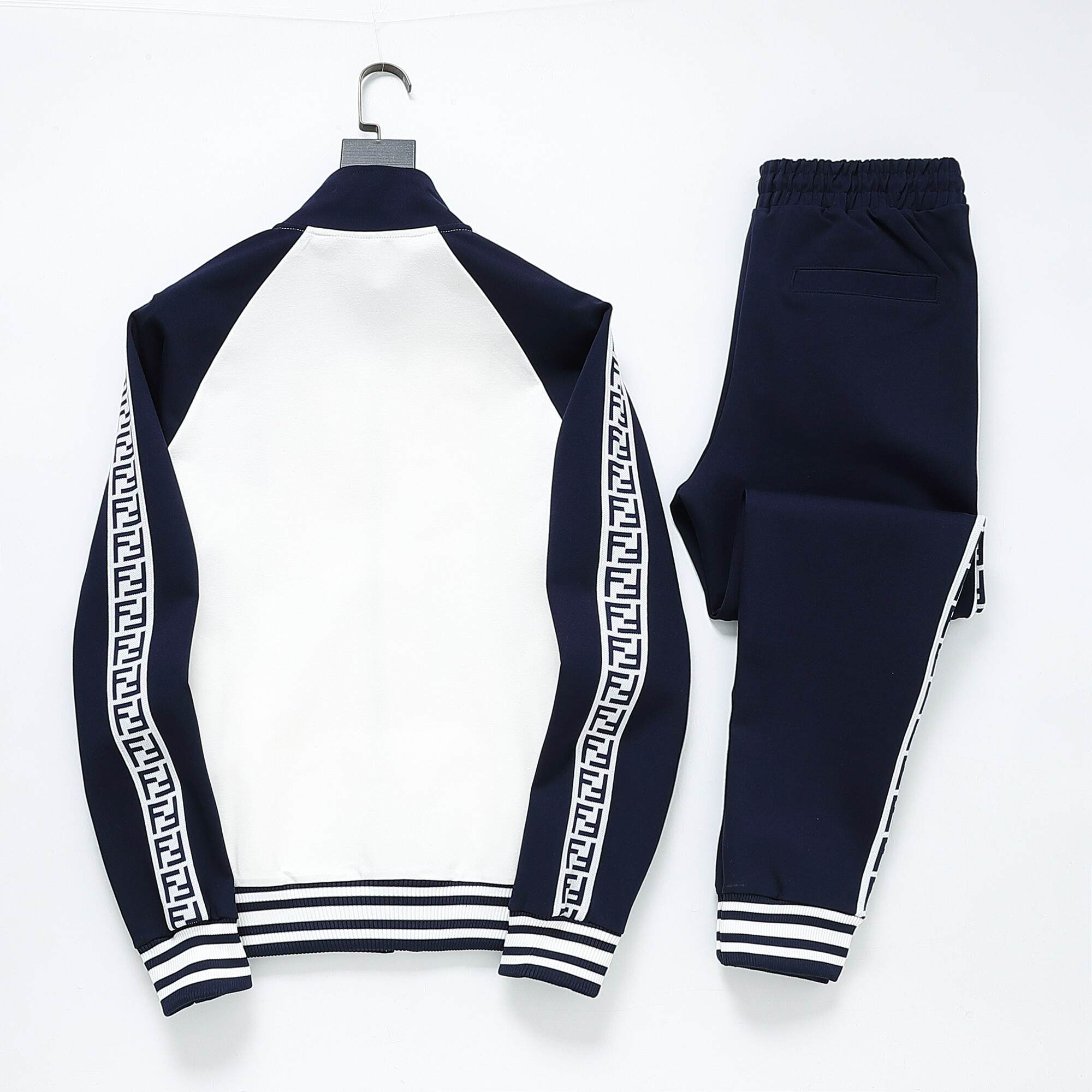 【FENDI】（フェンディ）【即日出荷】男女兼用、ご好評に付き再入荷！