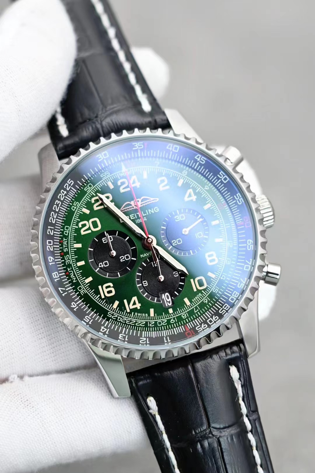 [Super Clone]Navitimer Cosmanaute 41mm Limited Edition Mens Watch Green