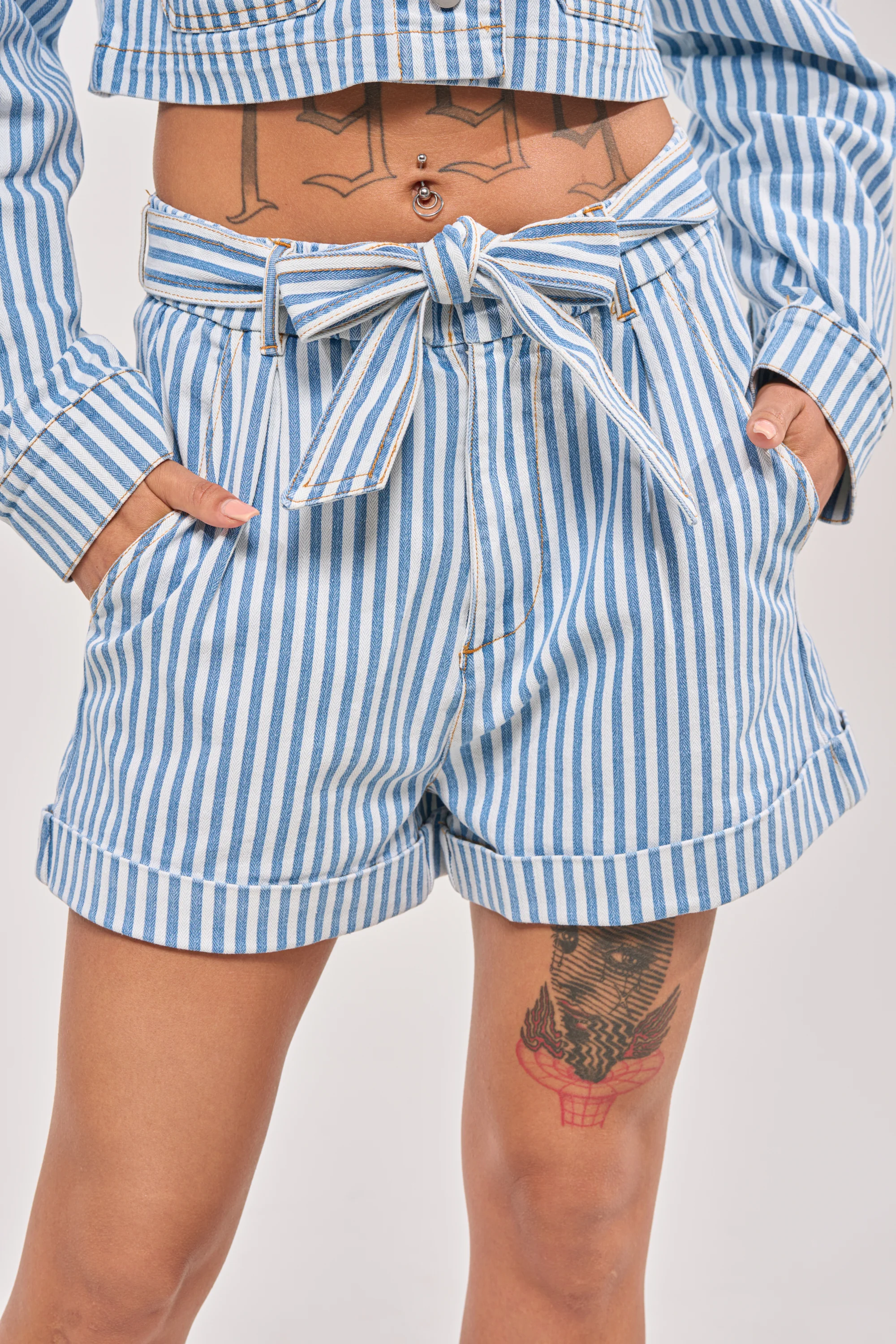 VACAY VIBES BUTTON DOWN - Akira Store