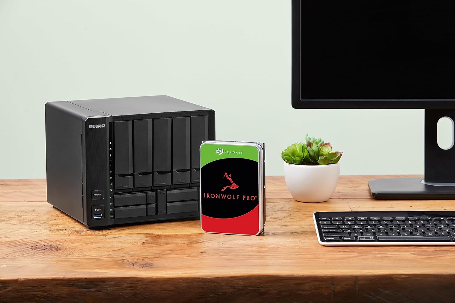 Seagate IronWolf Pro 18TB NAS HDD  ST18000NE000 SATA 6Gb/s 3.5