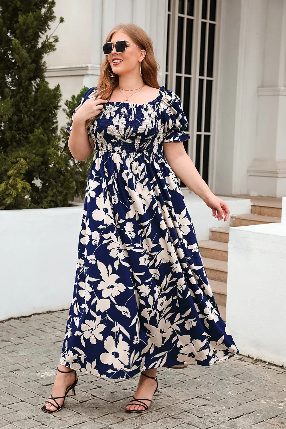 Sophie Paris I Summer Robe à col carré