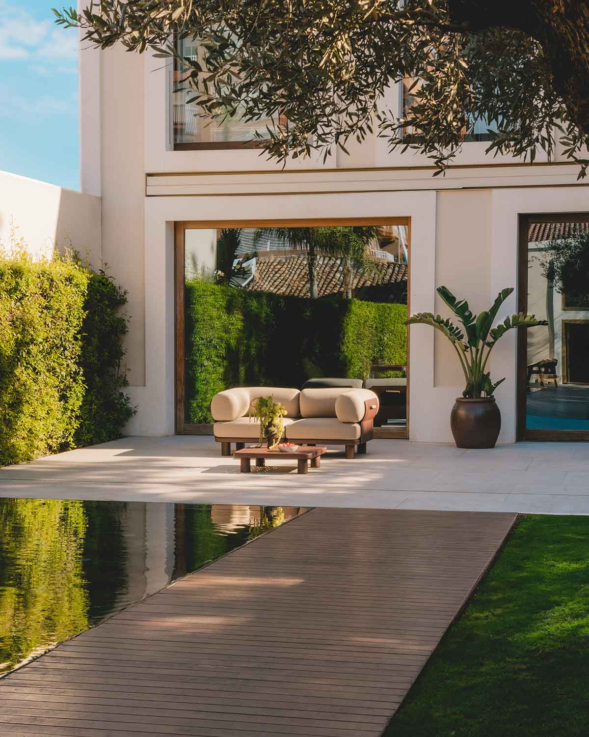 Lantana - Conjunto de Jardín con 2 Módulo Esquinero y Mesa de Centro de Aluminio y Tela Lantana