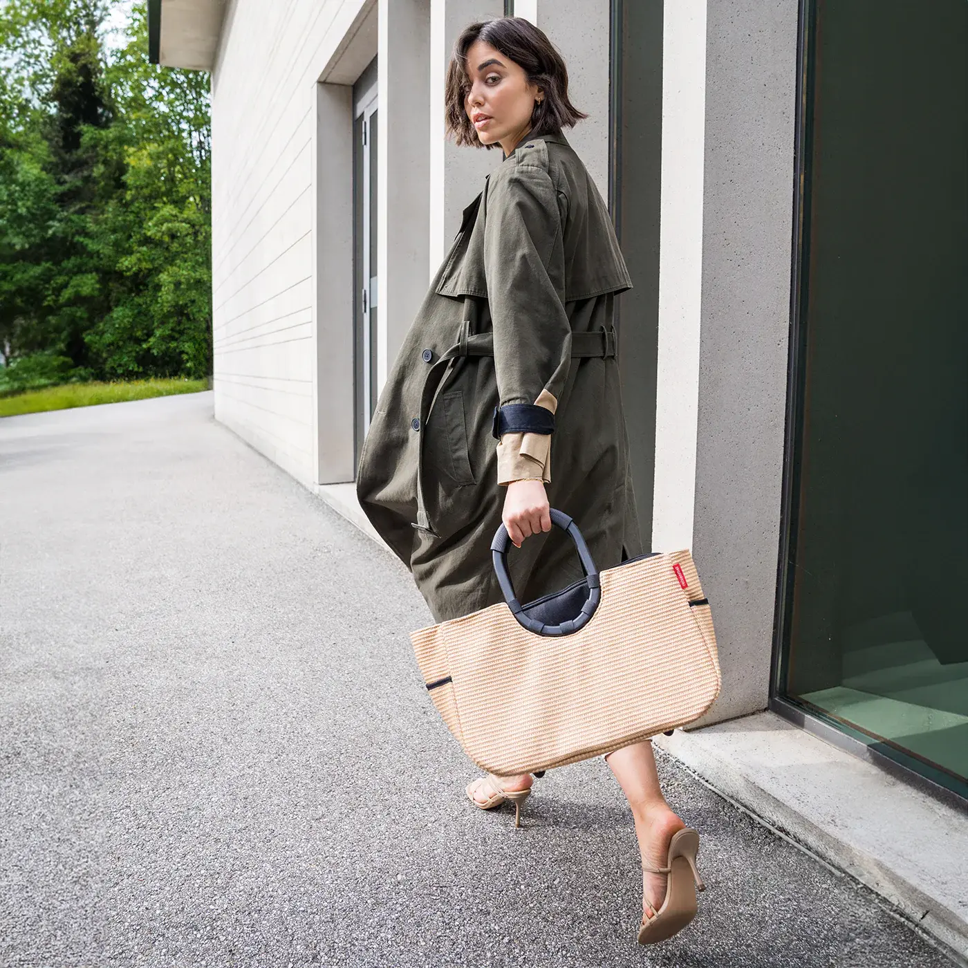 loopshopper M frame raffia black