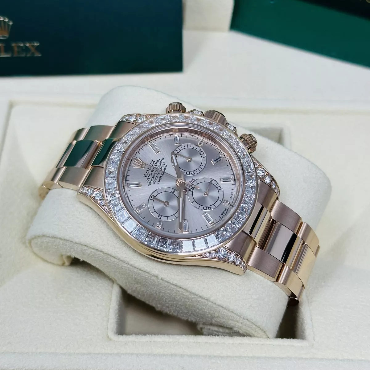 [Super Clone]Rolex Cosmograph Daytona 40mm Rose Gold Diamond Baguette Sundust Dial Diamond Bezel - 126595TBR