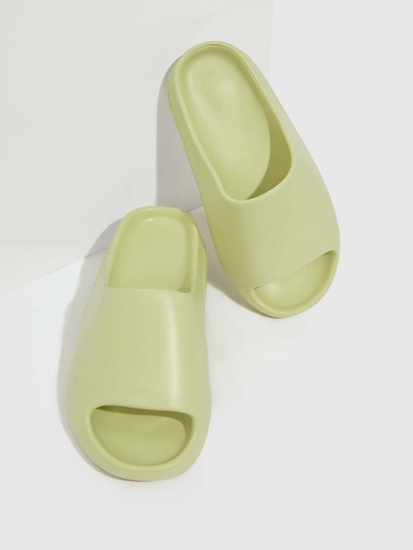 Sandales CUCCOO Basic pour femmes, modèle à bride unique, sandales jaunes tendance en EVA