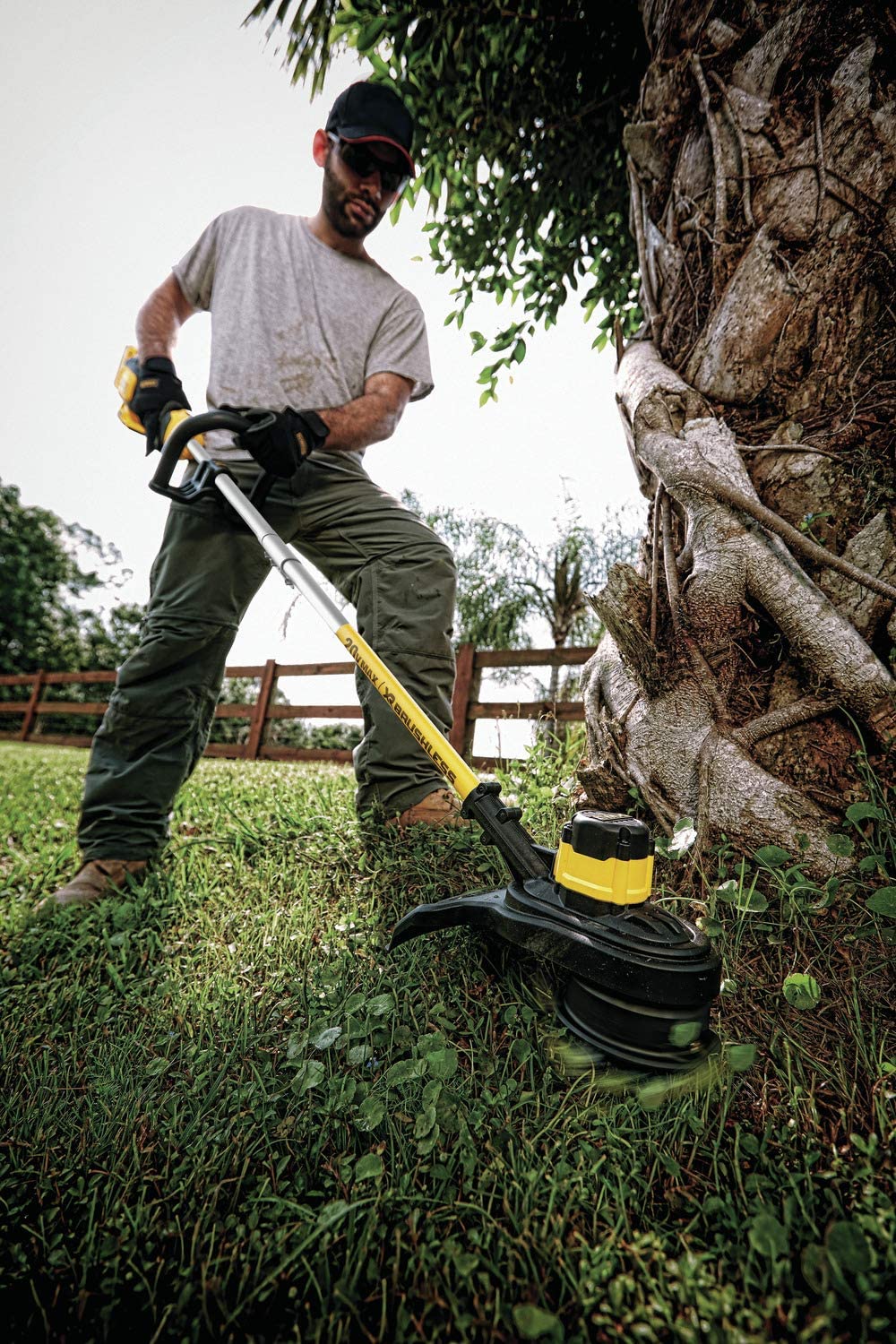 Coupe-bordures à fil DEWALT 20V MAX, sans balais, batterie 5 Ah, 13 pouces (DCST920P1)