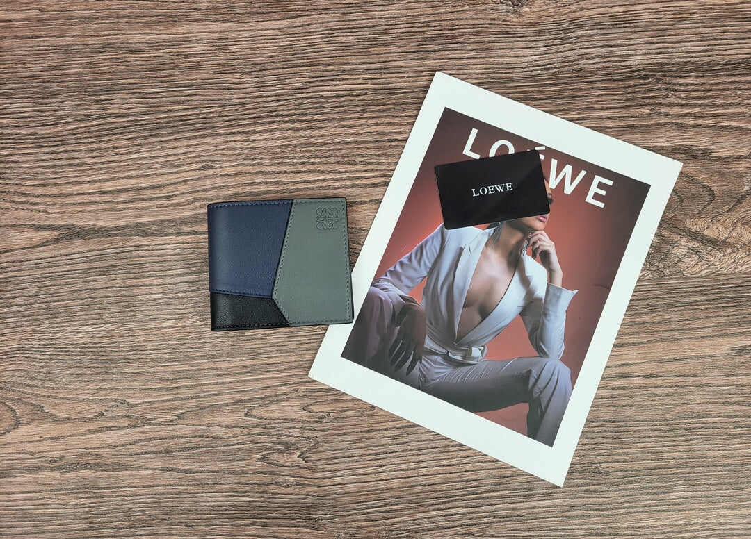 LOEWE【ロエベ】高級感あふれるコンパクト財布 即完売必至