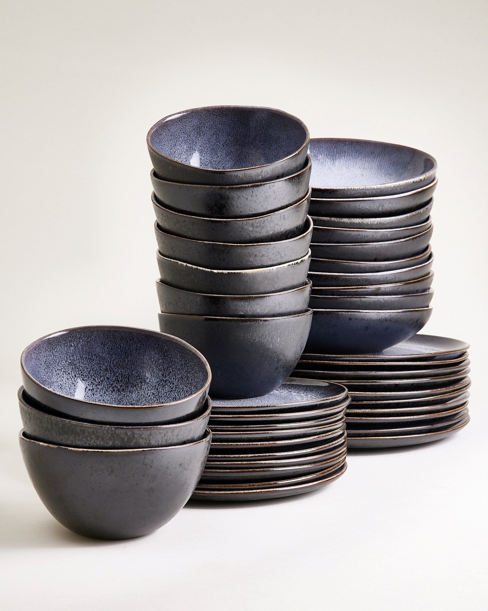 AREIA - TABLEWARE SET CLASSIC BLACK 40 PIECES