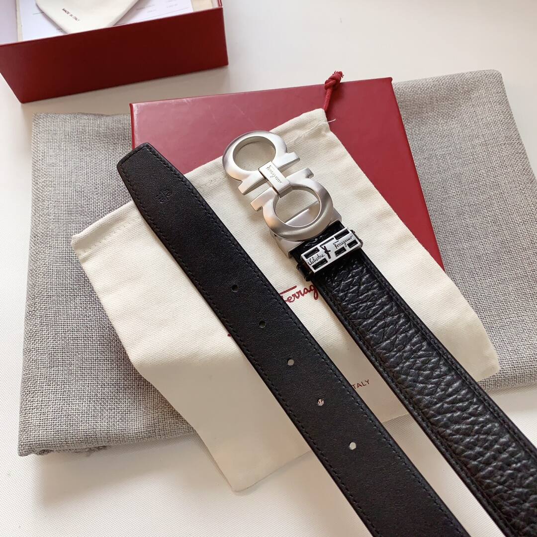 FERRAGAMO  輸入された第一層の牛革の縁取りデザイン