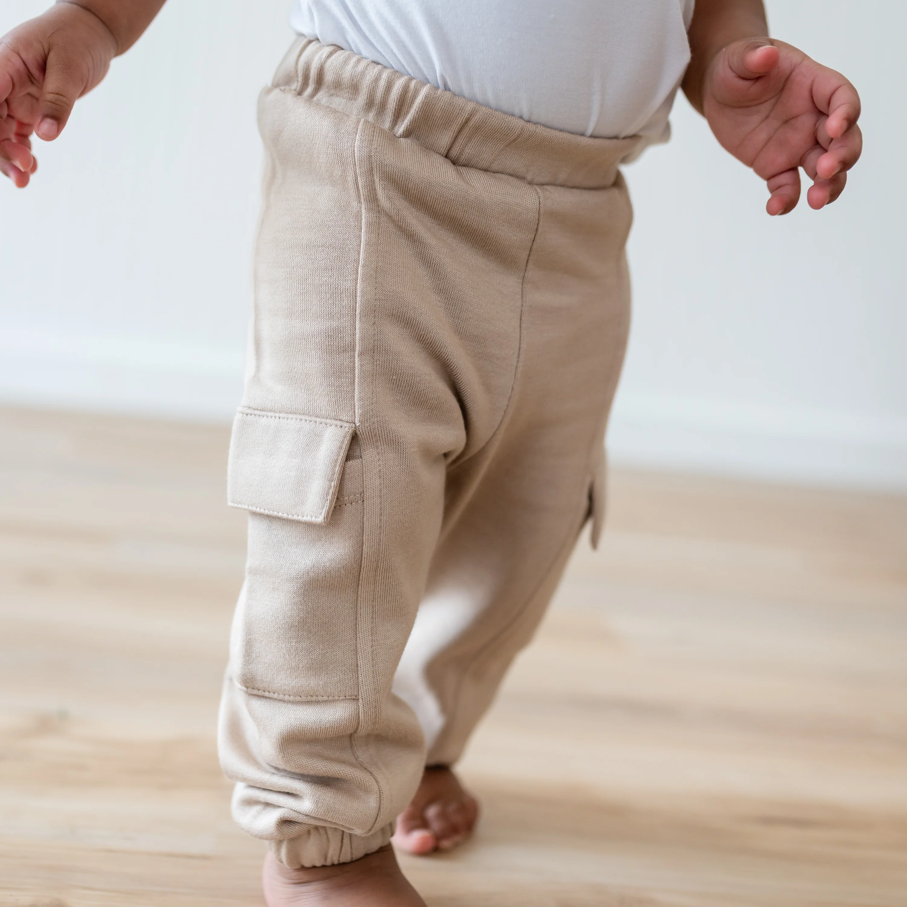 Fleece Cargo Pants in Almond