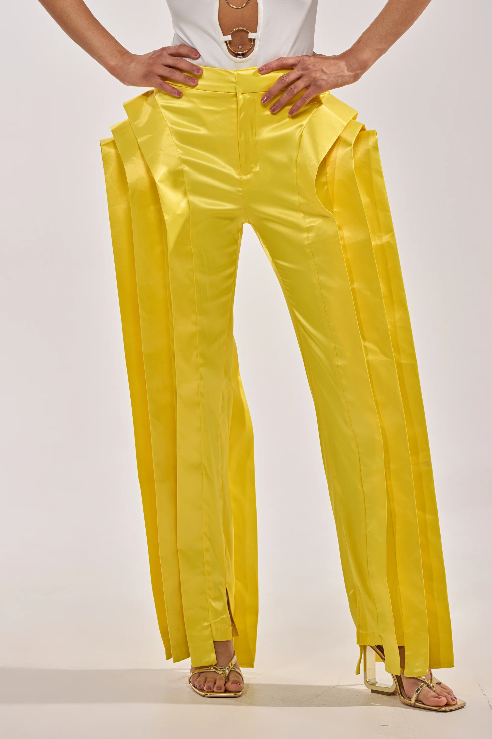 INFINITY TROUSER IN YELLOW - Akira Store