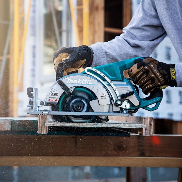 40V Max XGT Brushless Cordless Rear Handle 7-1/4 in. Circular Saw Kit (4.0 Ah) with bonus 40V Max XGT 4.0Ah Battery - Image 9