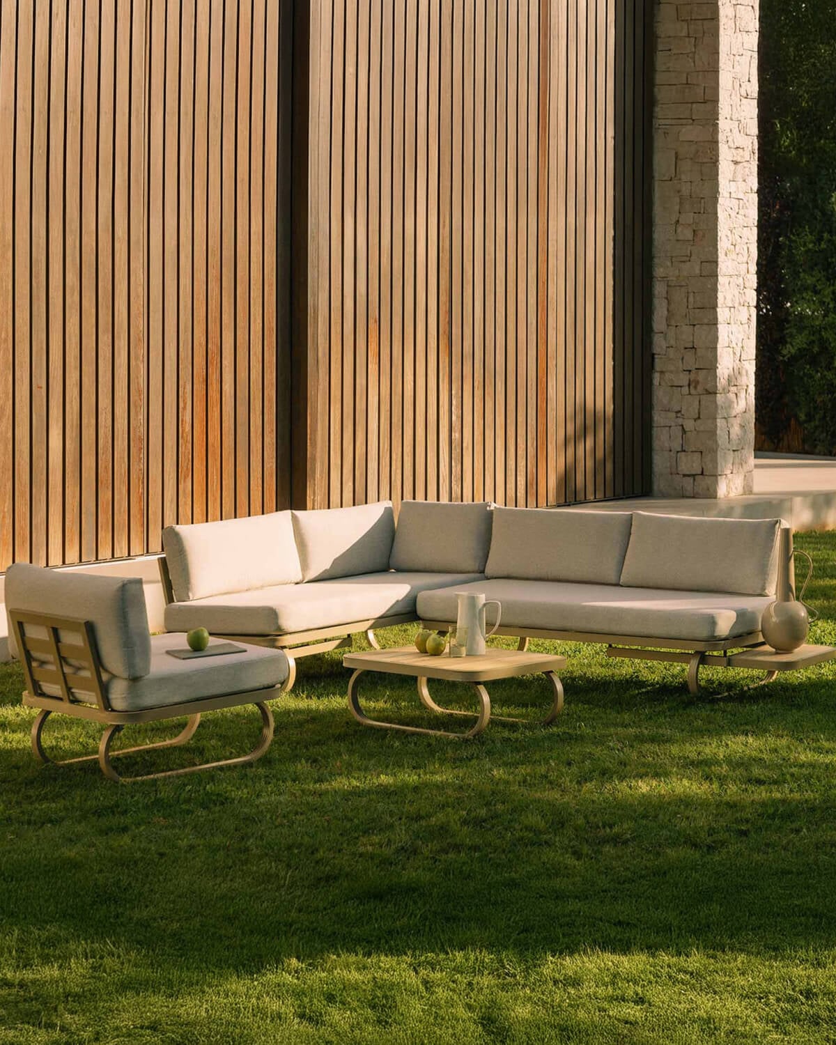 Emilia - Set de Jardín con 2 Sofás, 1 Sillón y Mesa de Centro de Madera de Teca y Metal Emilia