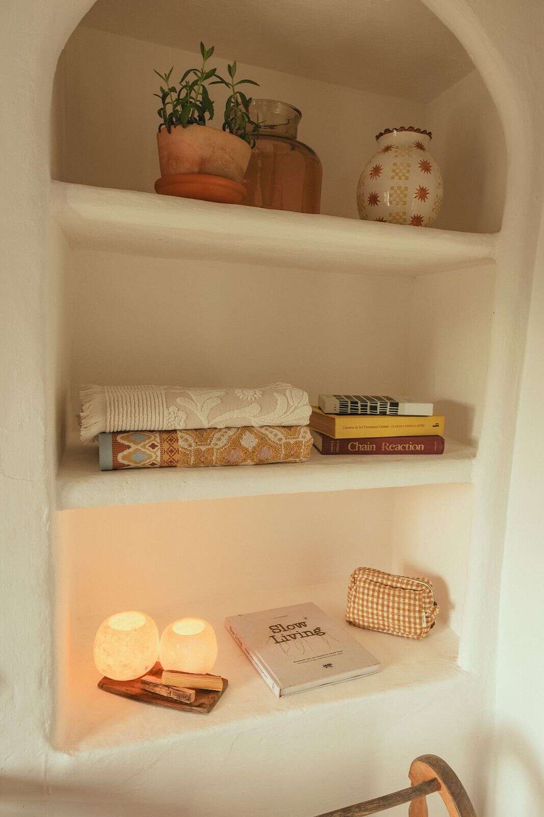 Donkergele geblokte toilettas