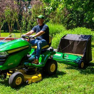 Balayeuse à gazon tractée John Deere 42″, capacité de 24 pi³, brosses réglables