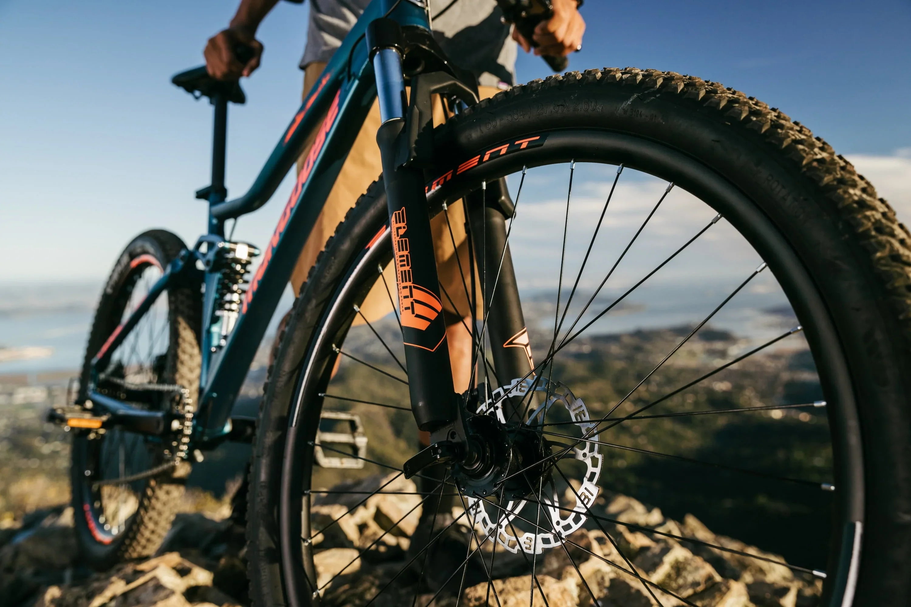 Mongoose 27.5 Ledge Mountain Bike, 7 Speeds, Teal