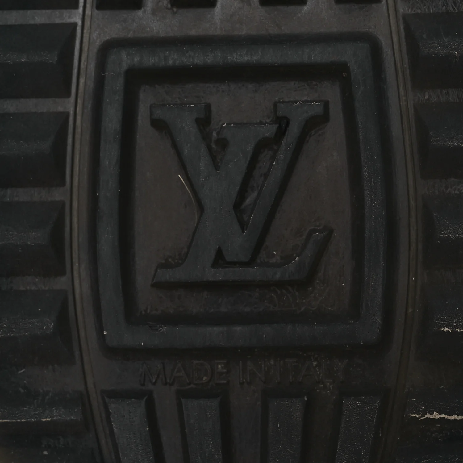 Suede Monogram Run Away Sneakers 36.5 Black