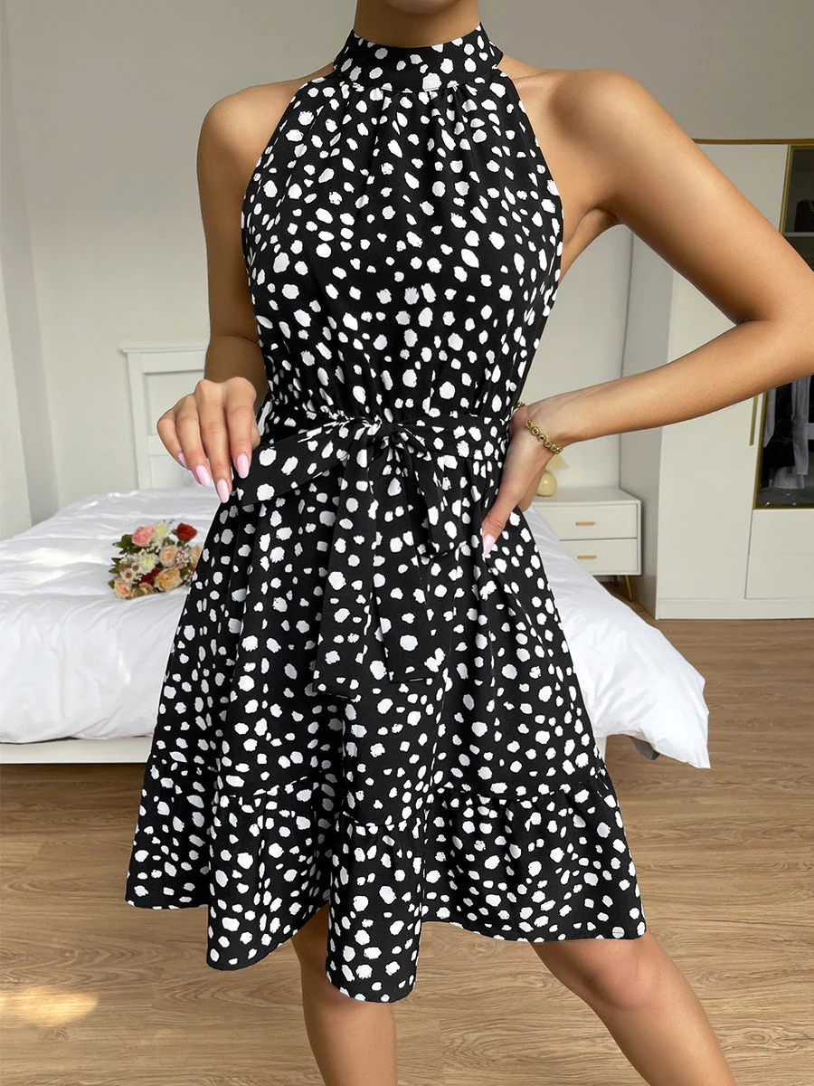 Robe courte fleurie à col roulé et licou