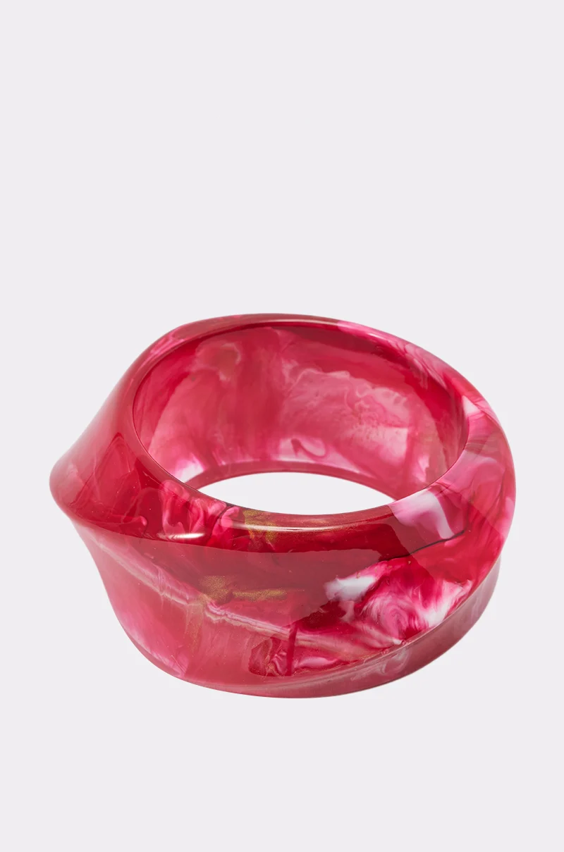 RESIN SWIRL BANGLE IN PINK - Akira Store