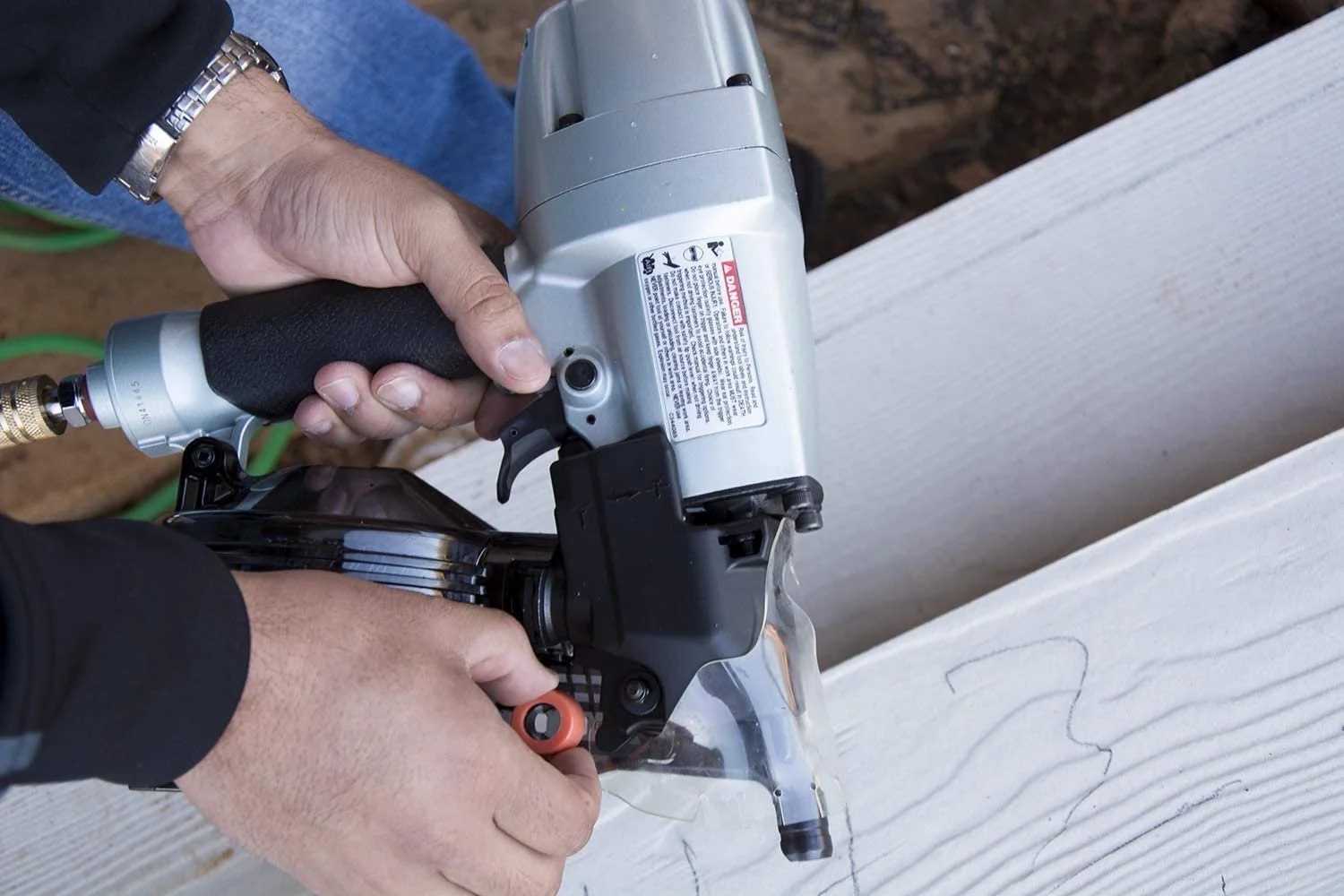 Coil Siding Nailer, 1-1/2 inch to 2-1/2 inch Siding Nails, Side load, Tilt Bottom Magazine NV65AH2 - Image 6