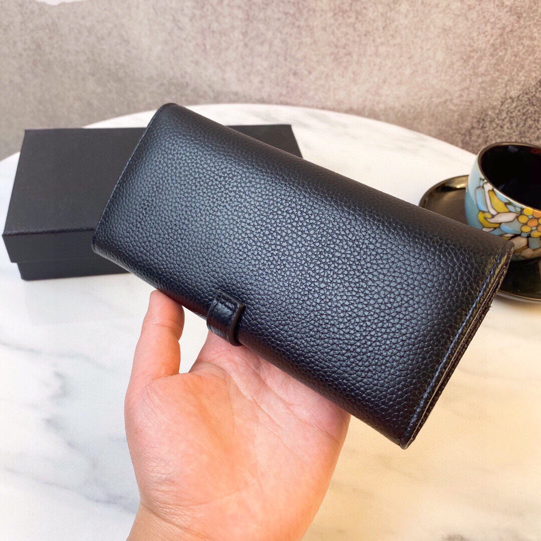 Pra new arrival wallet 01 size: 19x10 cm