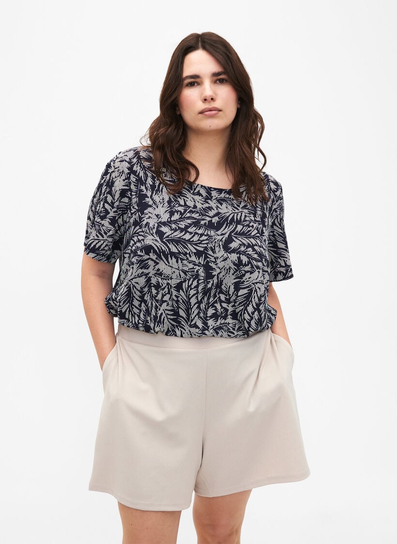 Zizzi Loose shorts with pockets