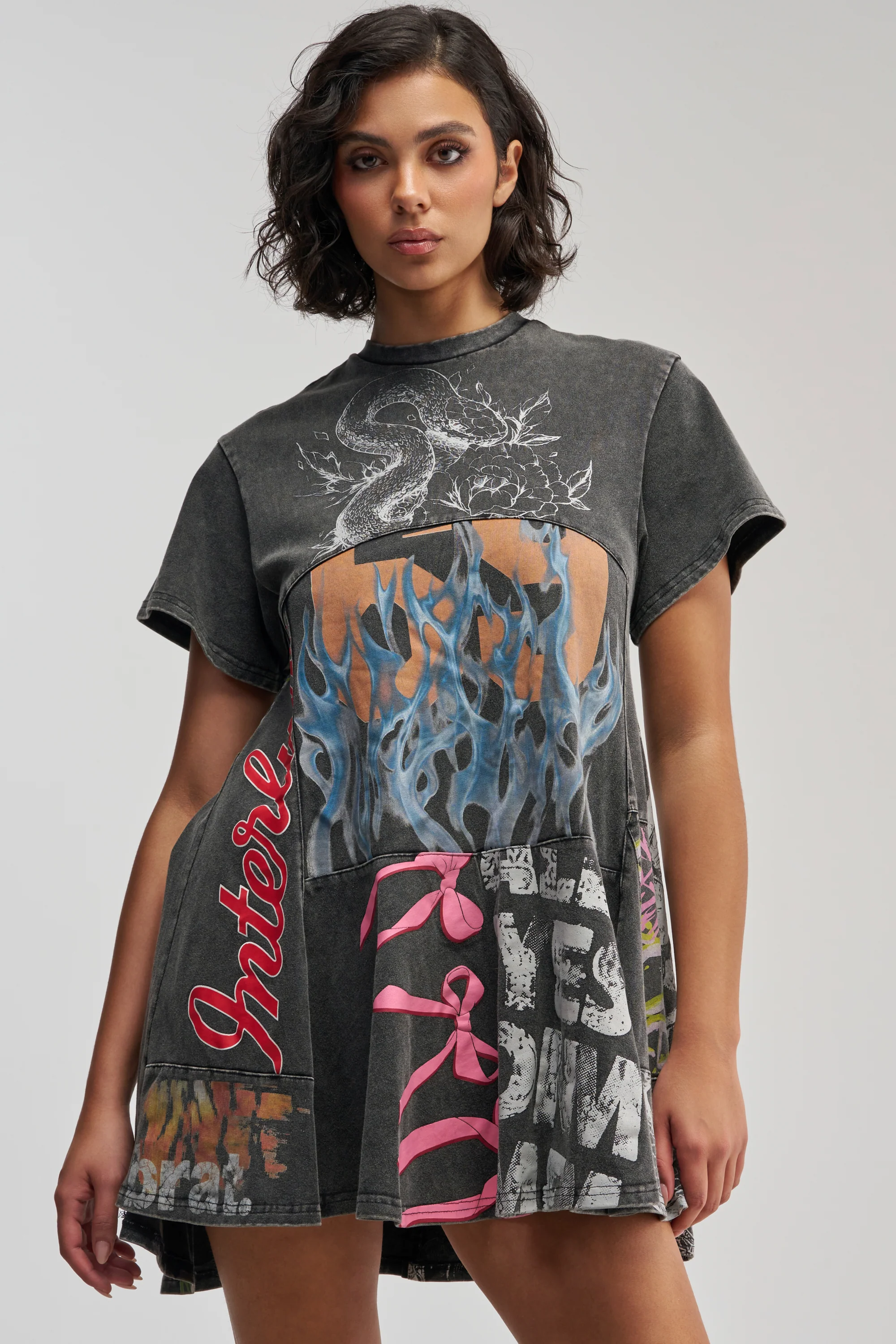 COLD HEARTED GRAPHIC MINI DRESS IN BLACK MULTI - Akira Store
