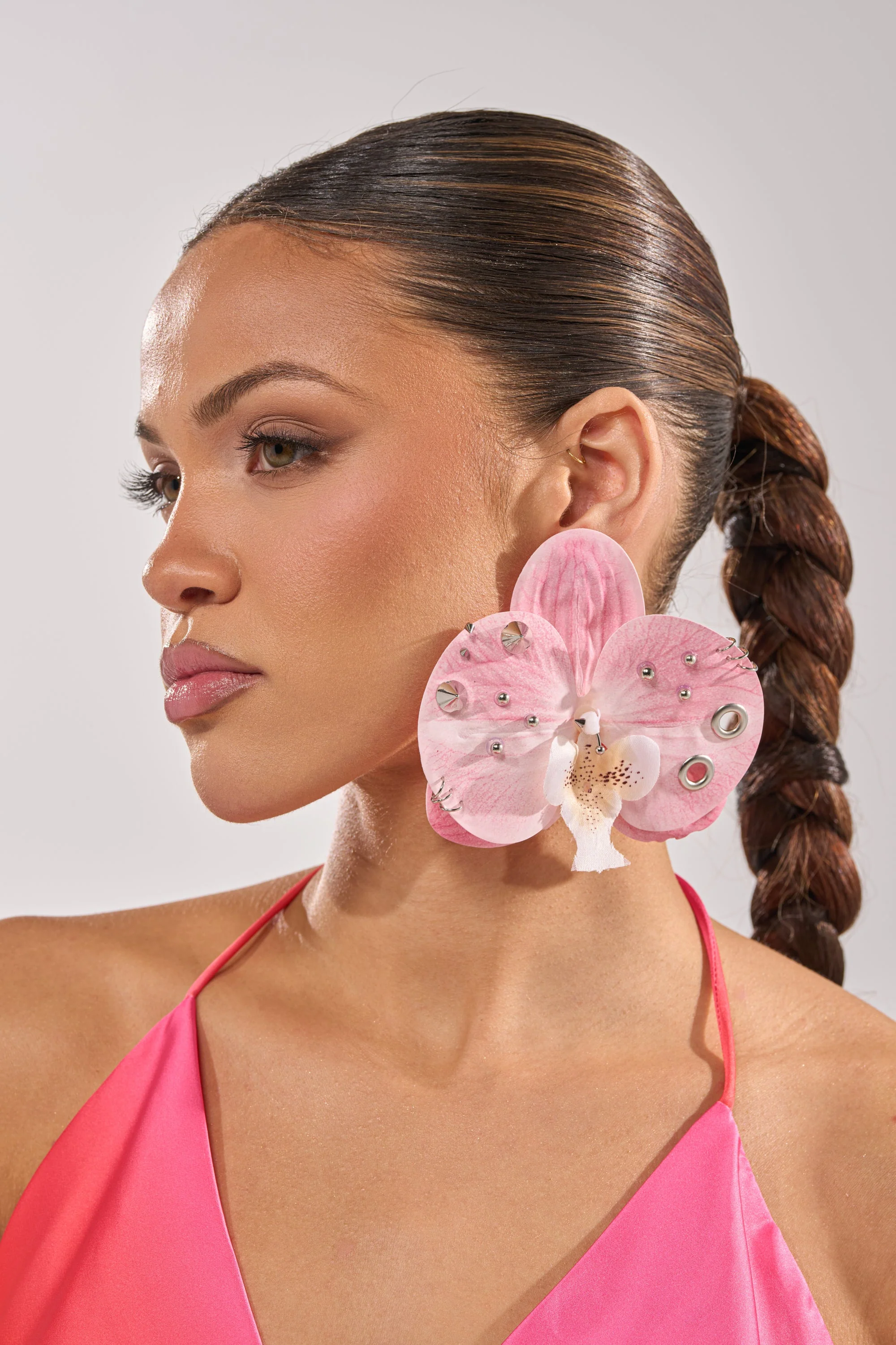 PIERCED ORCHID EARRING - Akira Store