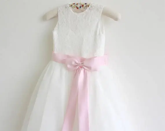 Ivory Lace Tulle Ivory Flower Girl Dress With Pink Sash/Bows Sleeveless Floor-length DM207