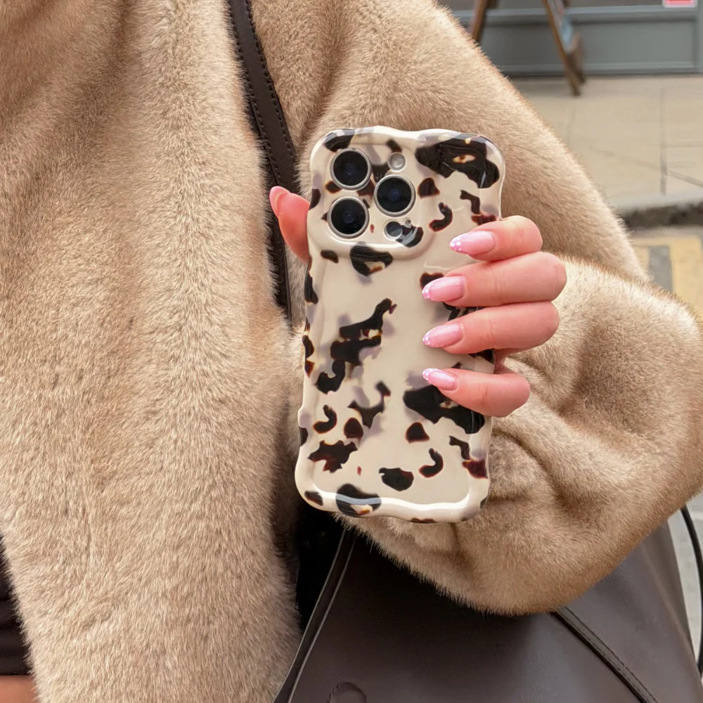 Wavy Phone Case - Ivory Tort