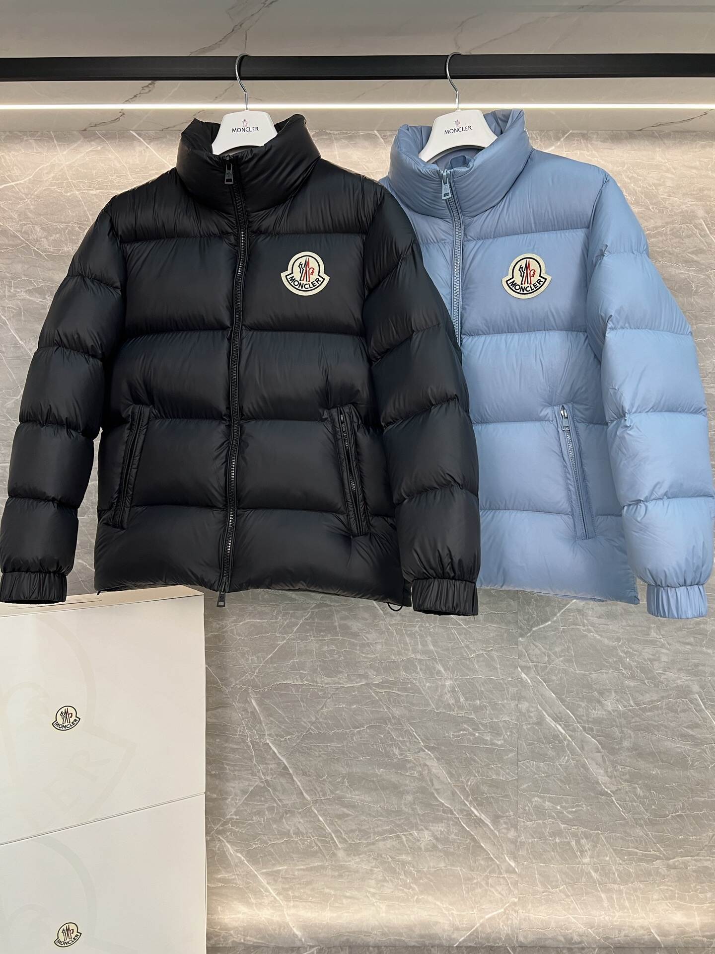 【人気商品】𝐌𝐎𝐍𝐂𝐋𝐄𝐑 モンクレール ビッグロゴ ダウンジャケット ユニセックスモデル