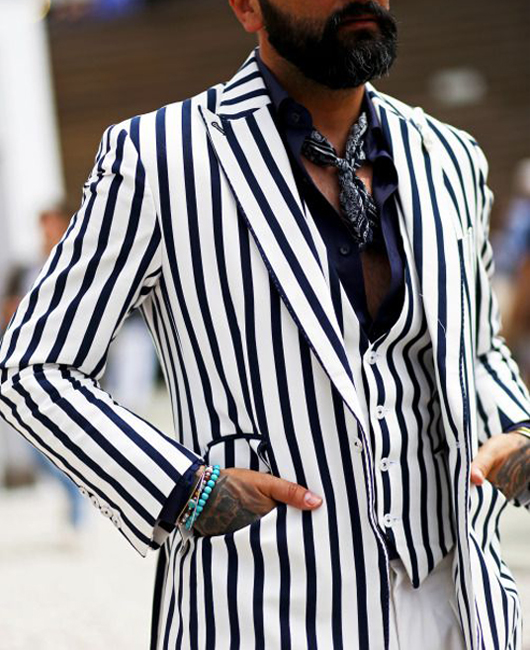 Blazer rayé noir et blanc à revers et poches