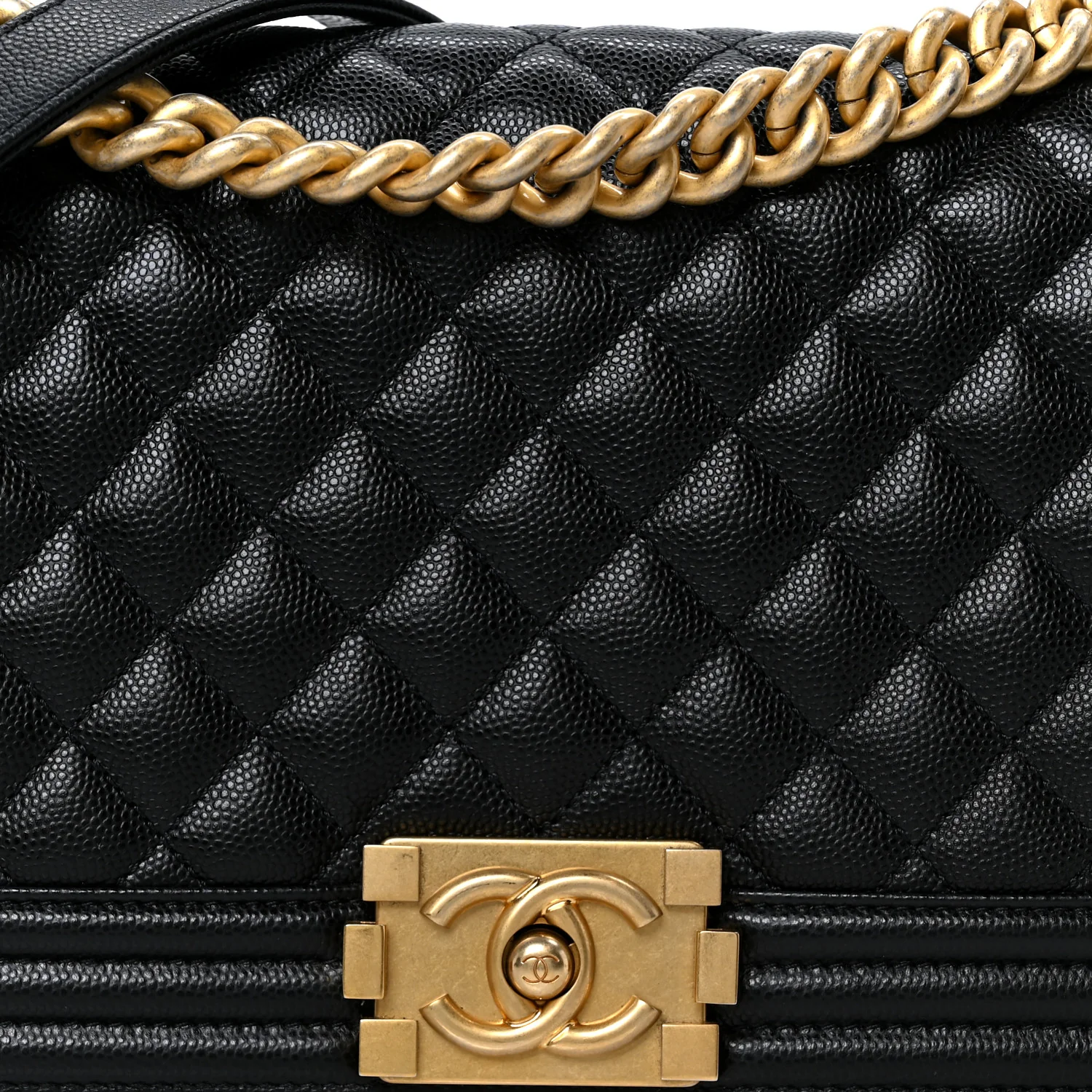 Caviar Quilted Medium Boy Flap Black