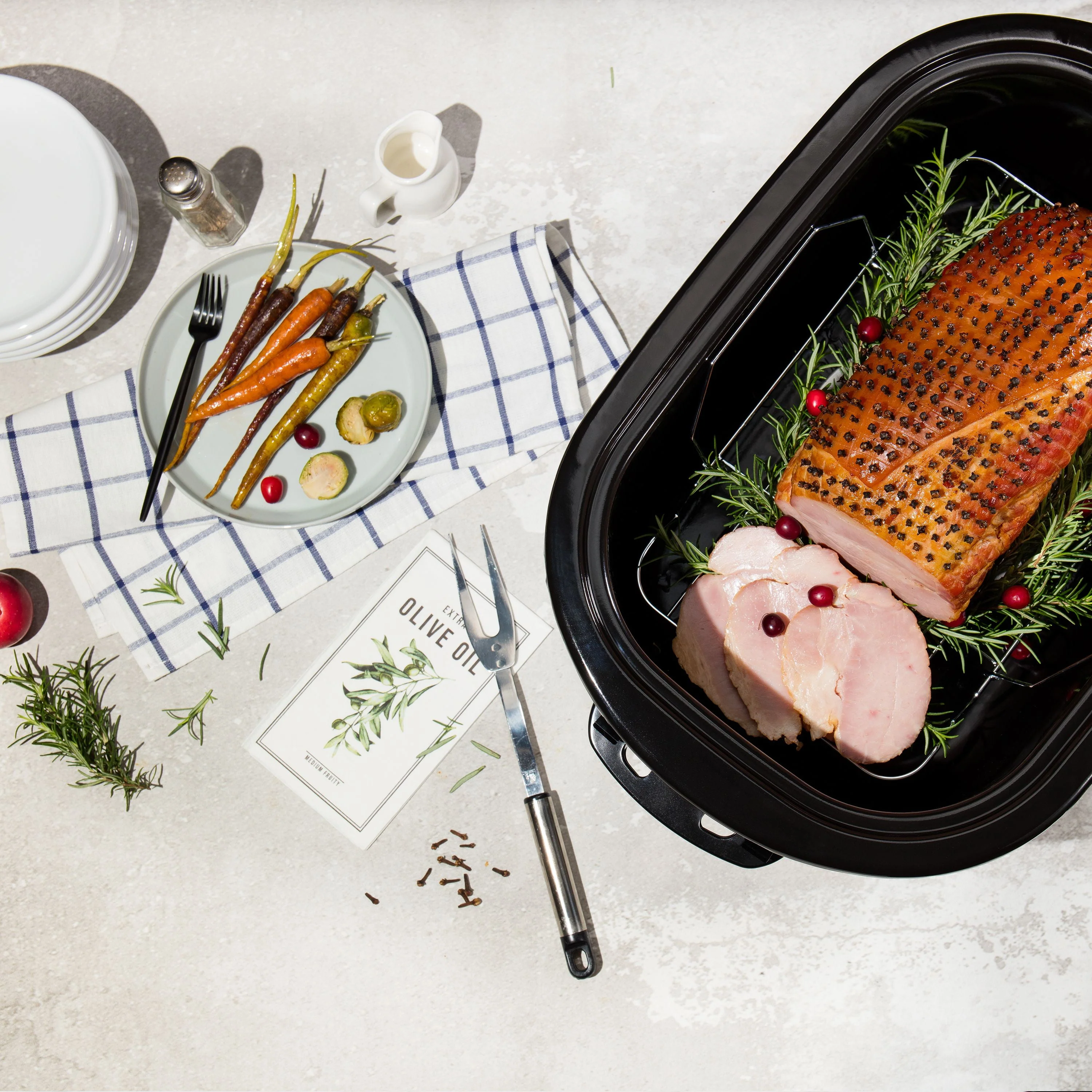 Aroma® 18qt. Electric Roaster Oven with Metal Inner Rack - Black (ART - 718B)