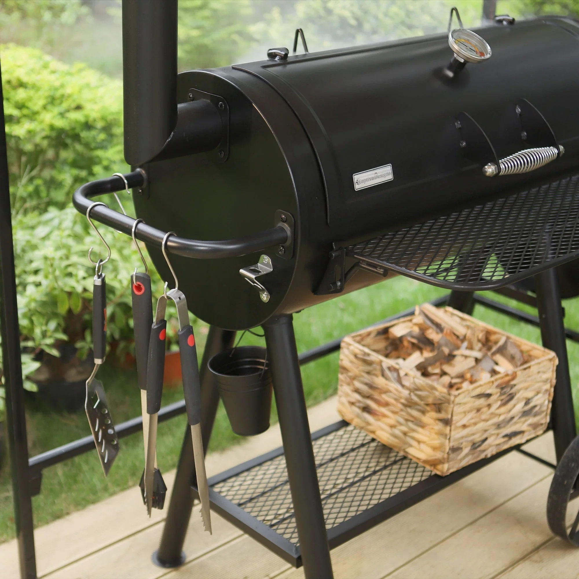 Barbecue à charbon de bois surdimensionné de 941 po² avec fumoir décalé, noir