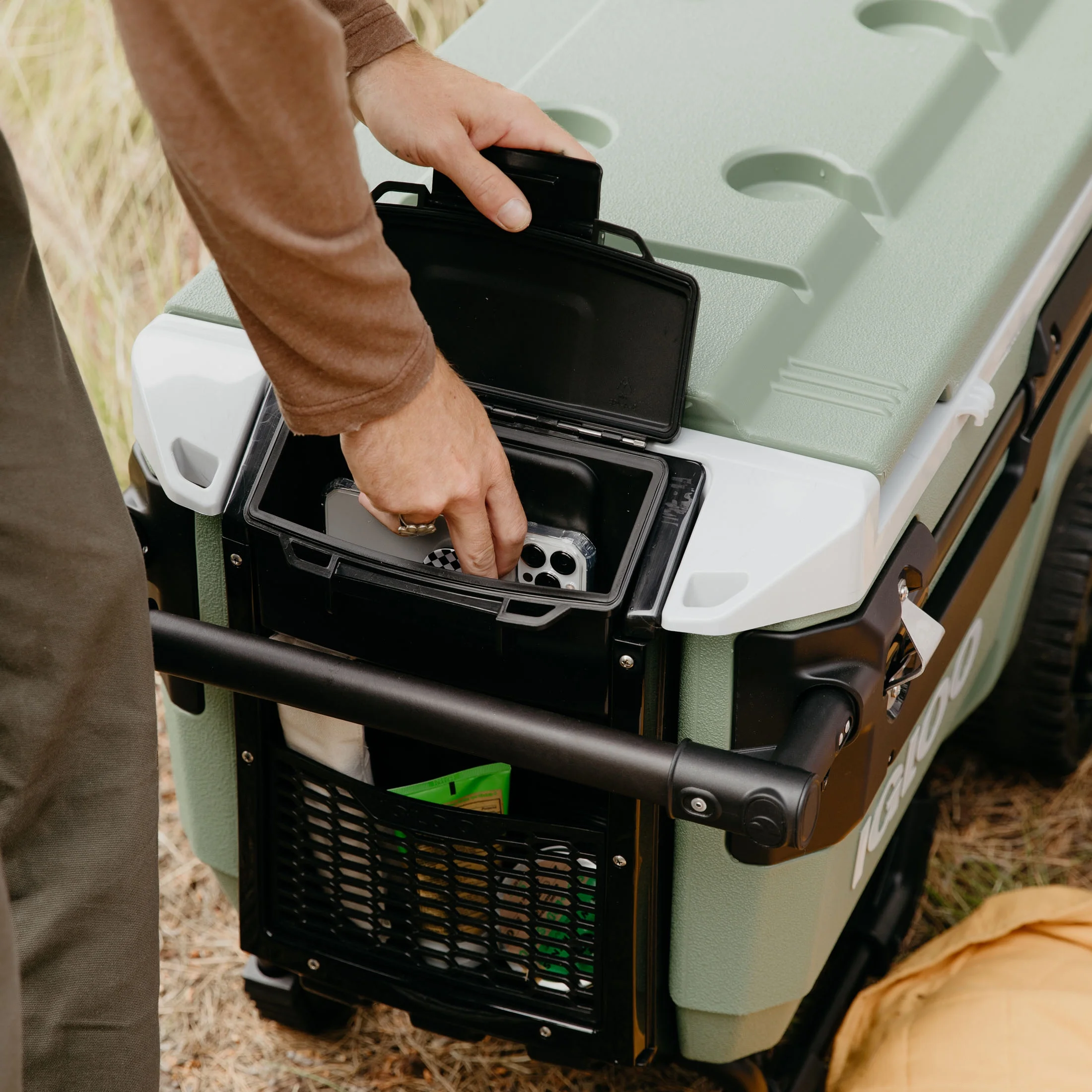70 QT Trailmate Journey Rolling Cooler, Carbonite Gray(Gray) - Image 10