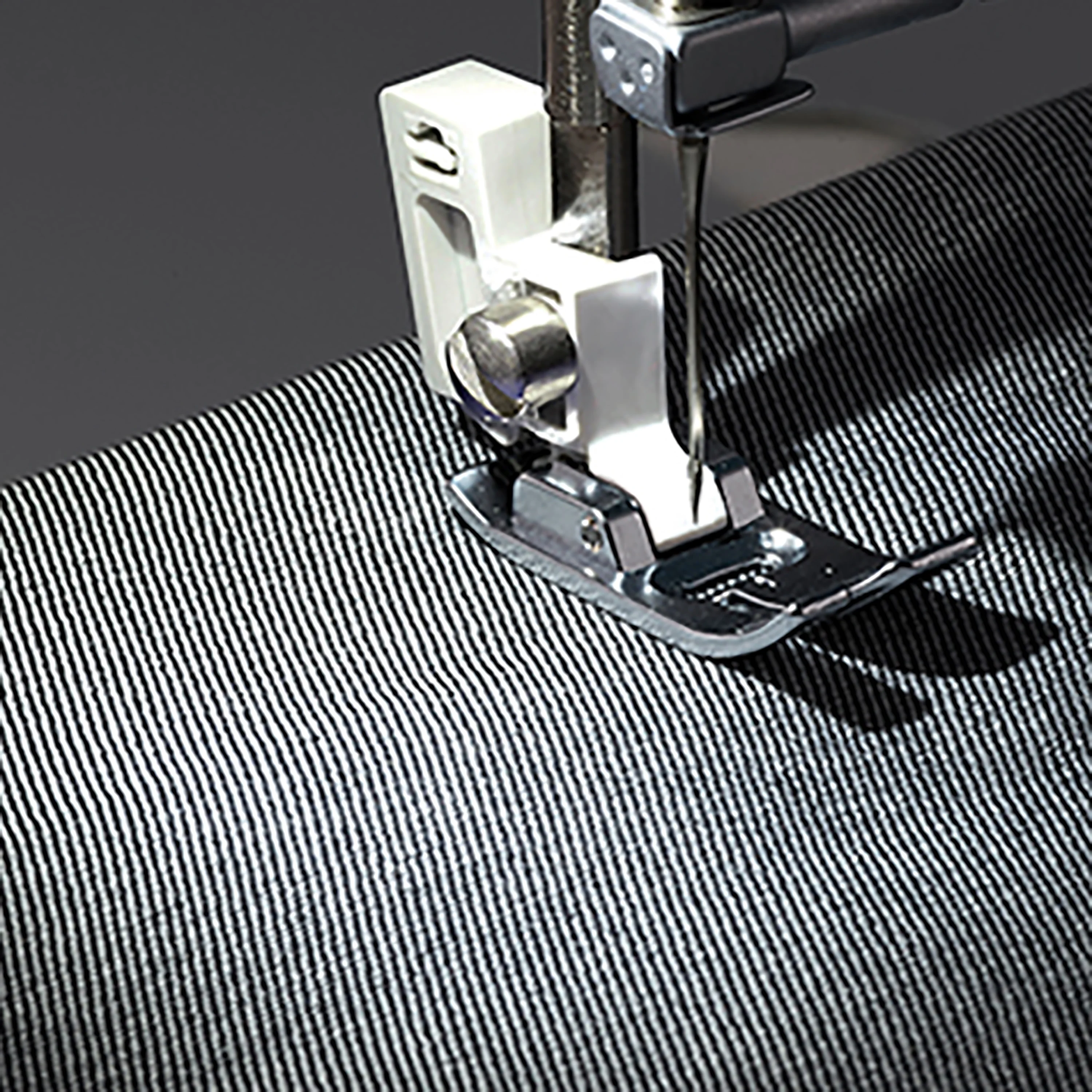 Brother LX3817 - Beginner Sewing Machine, 17 Stiches
