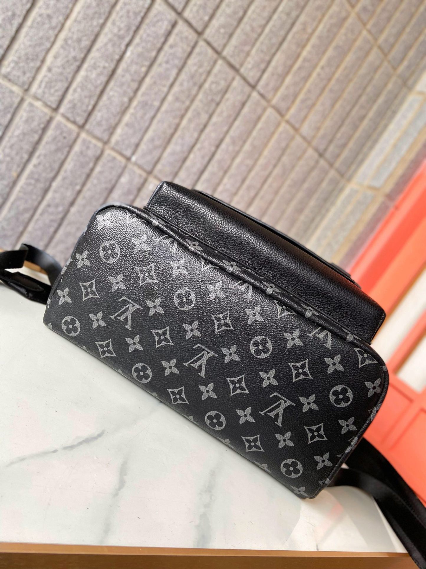 Louis new arrival ????Aerogram backpack bag size : 43 x 30 x 14 cm